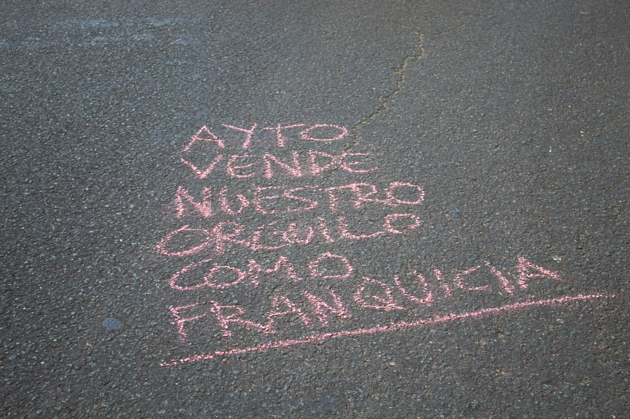 Dibujo en el suelo, Orgullo de Sevilla, 2026