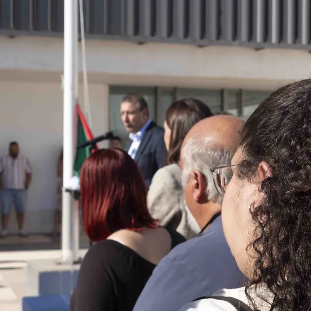 La Rinconada iza la bandera de Palestina y expresa su solidaridad con las víctimas del genocidio en Gaza