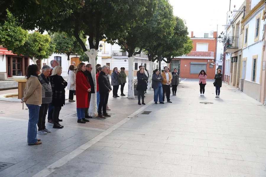 Podemos se persona en el minuto de silencio por las víctimas de Valencia